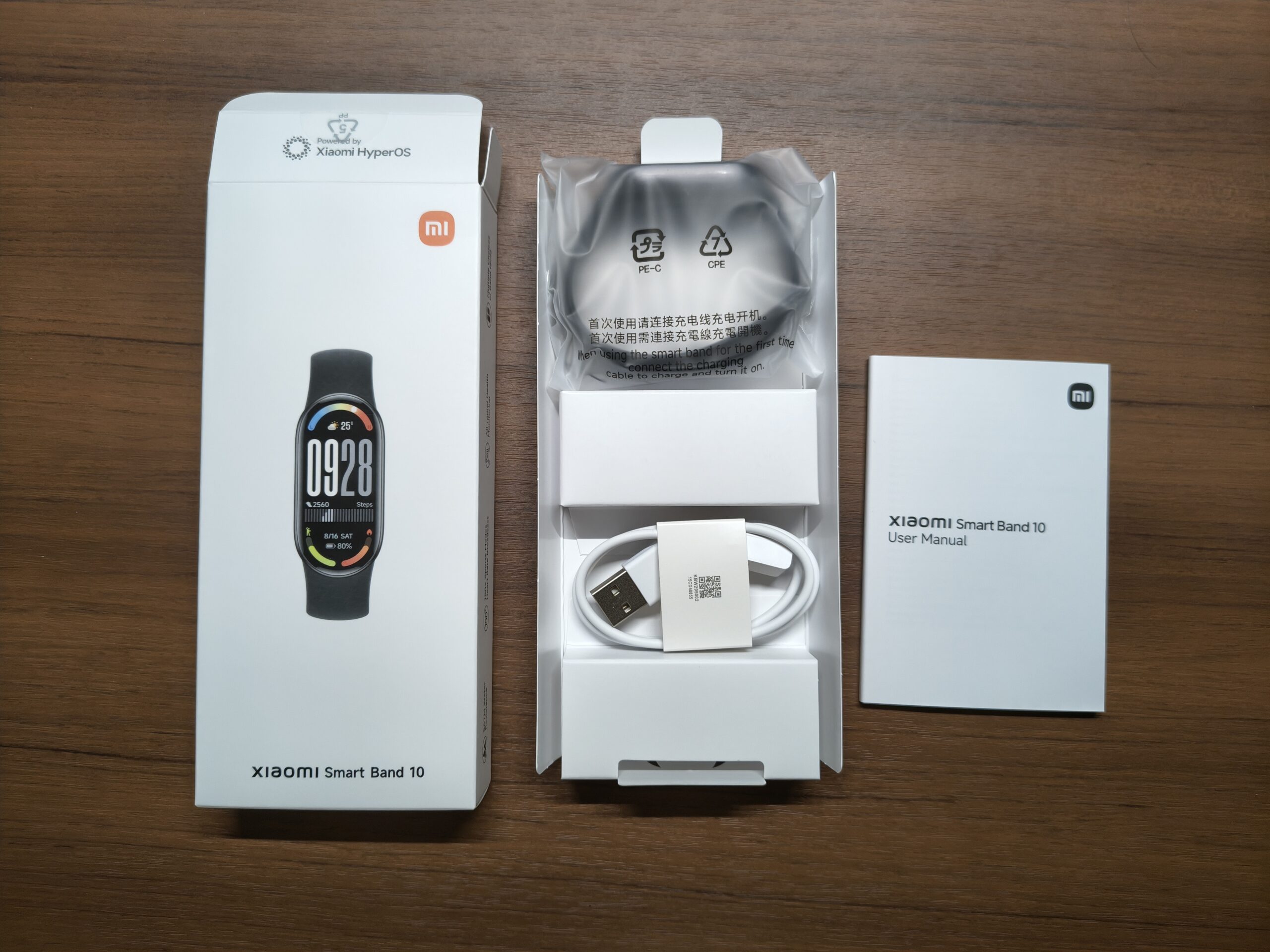 Xiaomi Smart Band 10の同梱物(本体・充電ケーブル・説明書)