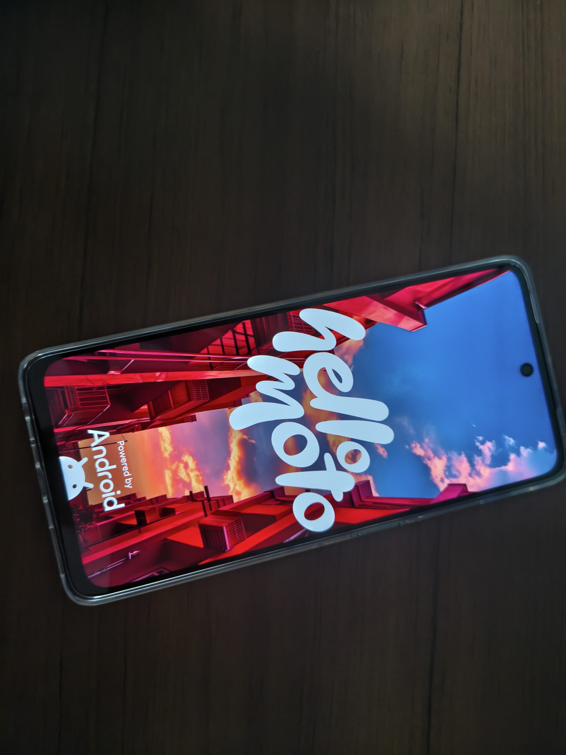 moto g66j 5Gの起動時に表示されるhello motoのスプラッシュ画面