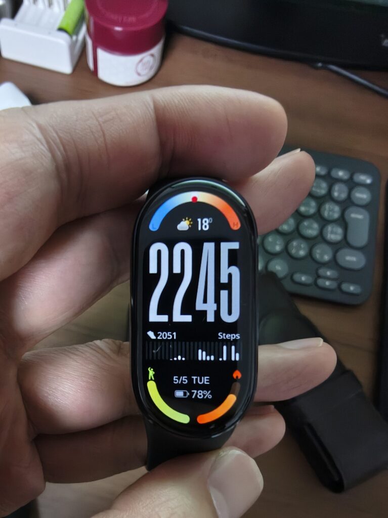 Xiaomi Smart Band 10の明るいディスプレイ表示